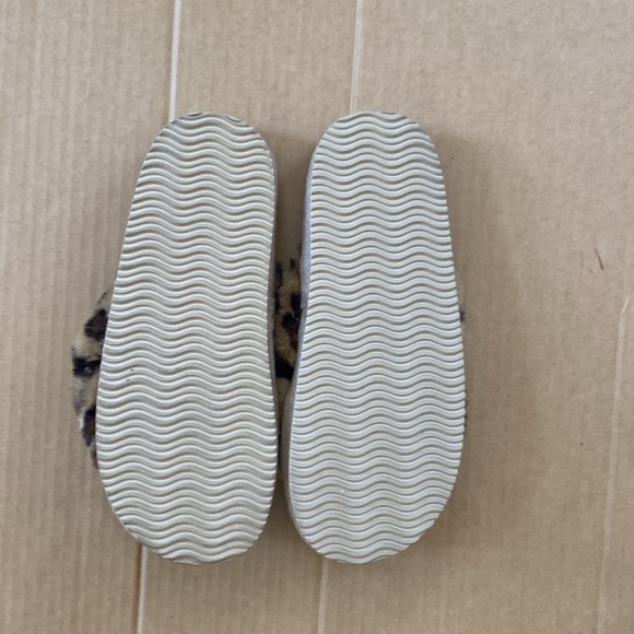 Furry slippers slides - Picture 3 of 4